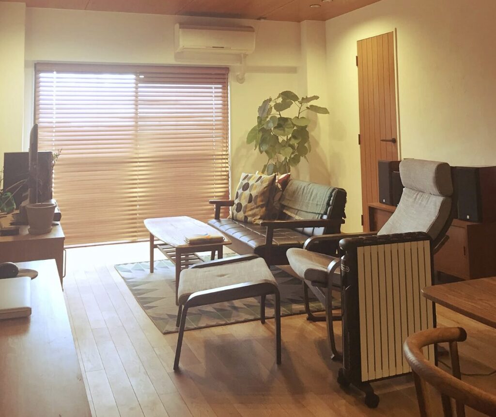 デロンギヒーターのある部屋