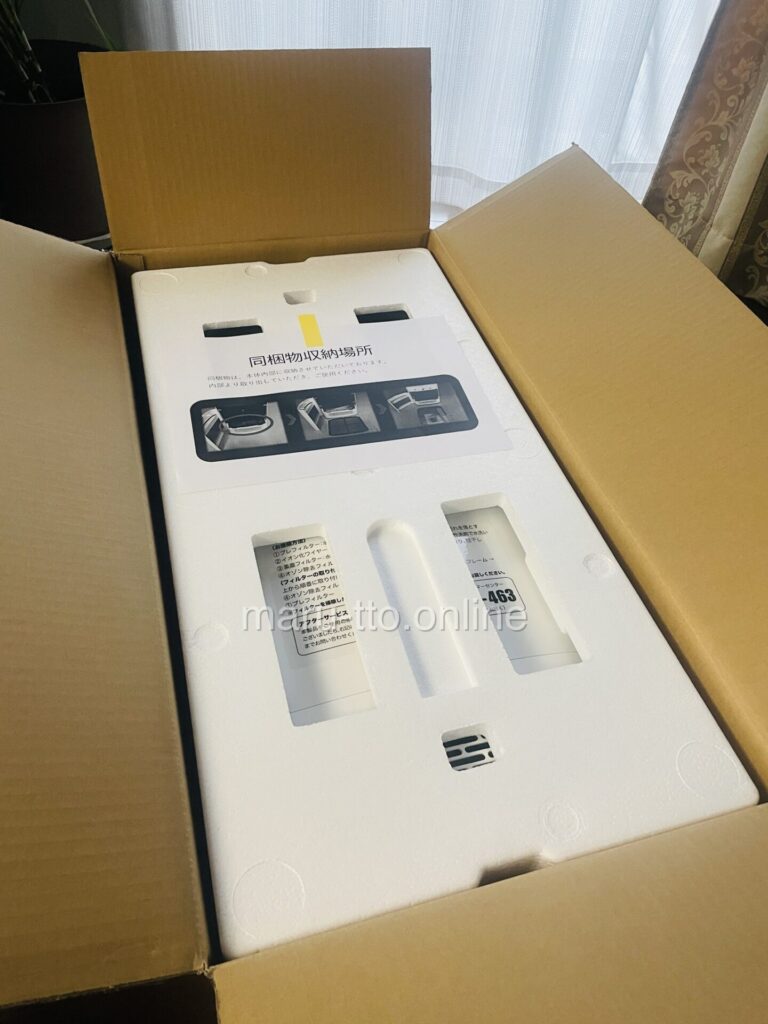 Airdog X5Dを開封したところ。発泡スチロールと同梱物収納シート